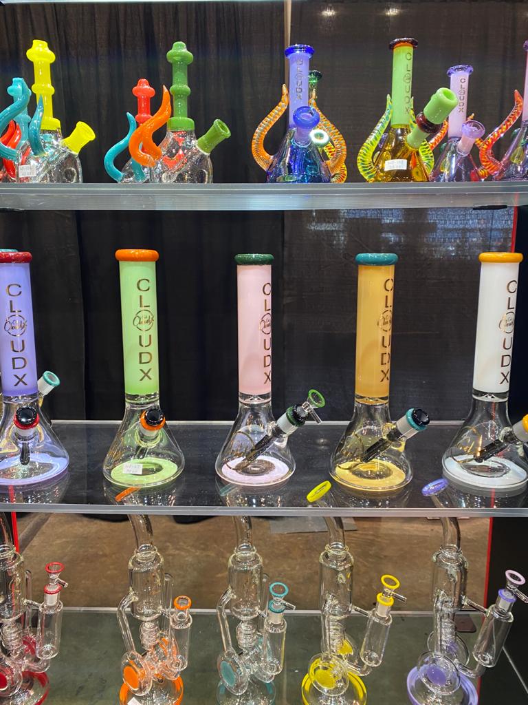 silicone and glass pipes in Kansas city